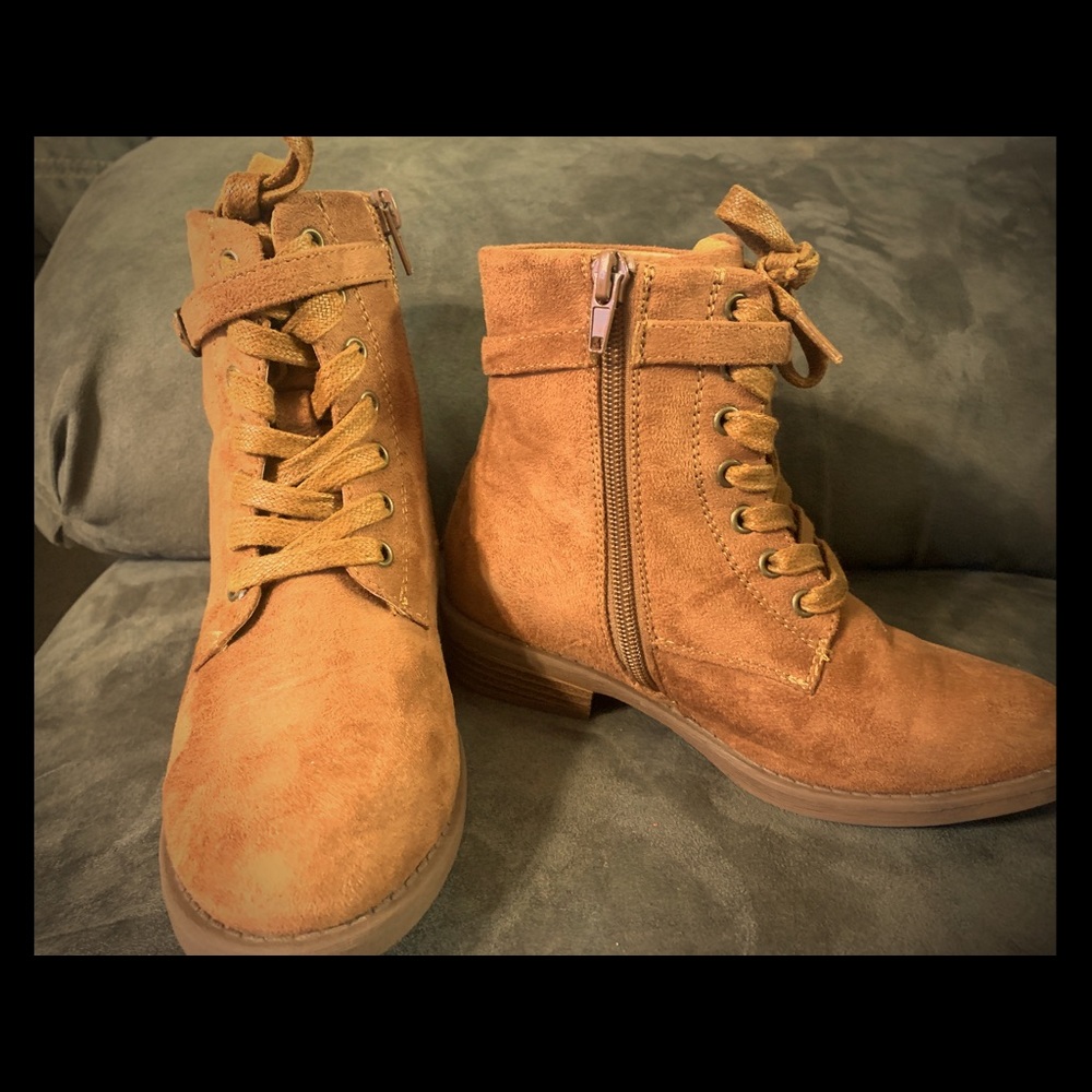 Girls boots